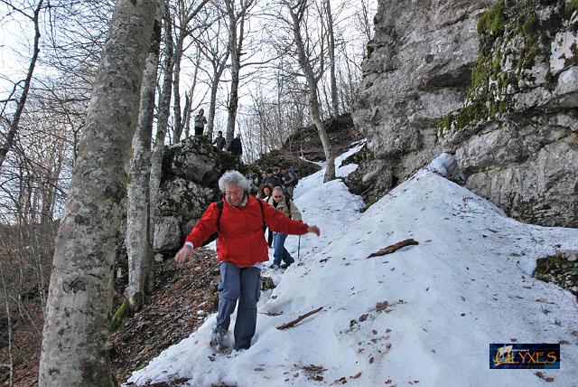 discesa con strati di neve.JPG